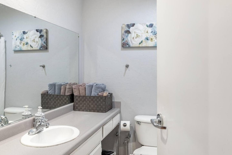 Bathroom, Free Parking Walk to Conv Center 5 Beds Loft, San Diego