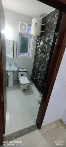 Bathroom 2, Raj Residency Chhatarpur - Couple Frendly Hotel, Delhi