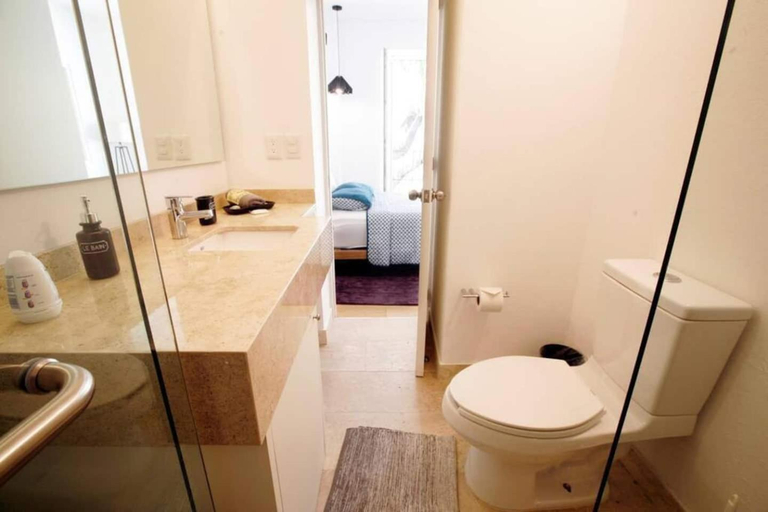 Bathroom, Near Templo Mayor Smart TV Rooftop, Mexico City