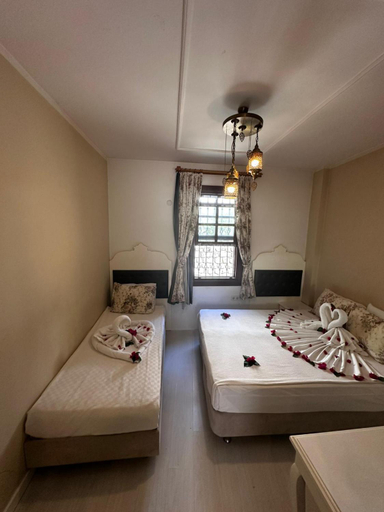 Bedroom 2, Kaleici Ozkavak Hotel, Antalya