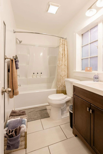 Bathroom, Free Parking Cozy 1BR in Gaslamp Conv Center, San Diego