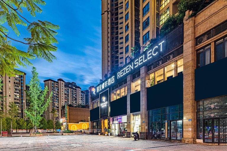 Exterior & Views