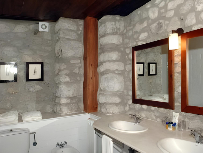 Bathroom 4, Hotel Caldas, Lleida