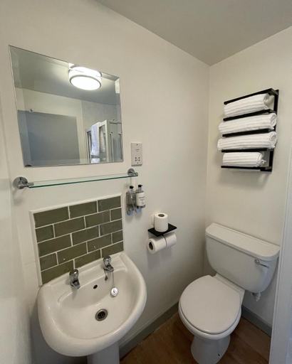 Bathroom, Tollemache Arms, Cheshire East