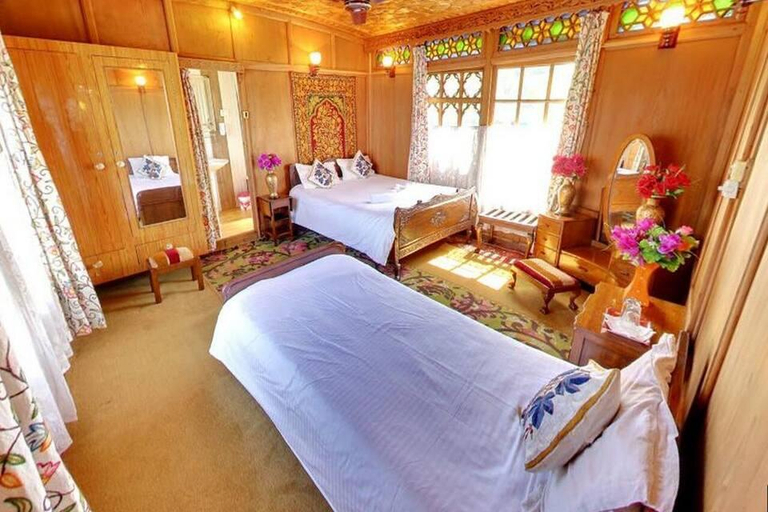 Bedroom 2, Peacock Houseboats, Srinagar