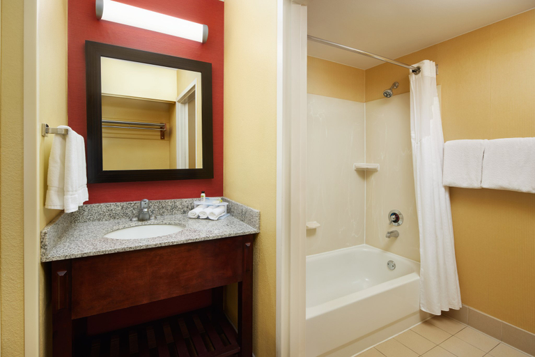 Holiday Inn Express TIFTON - Tap to explore photos