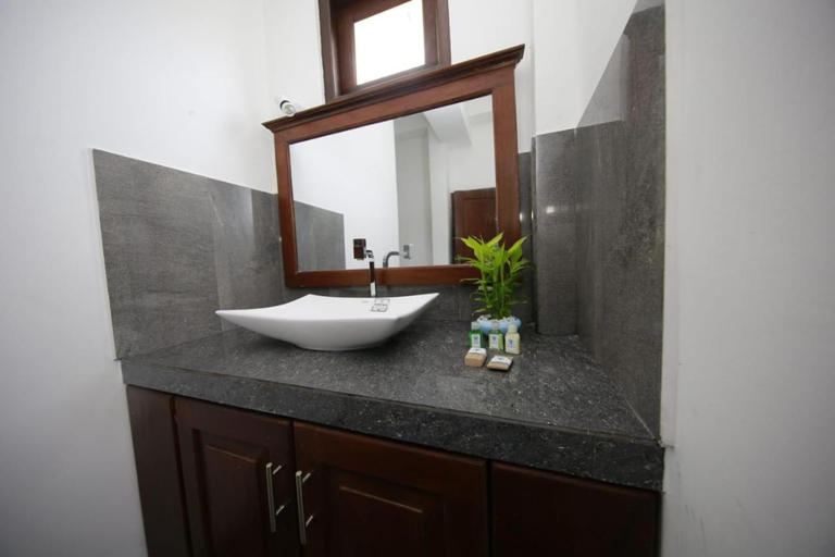 Bathroom 4, OLU AYURVEDA BEACH RESORT, Weligama