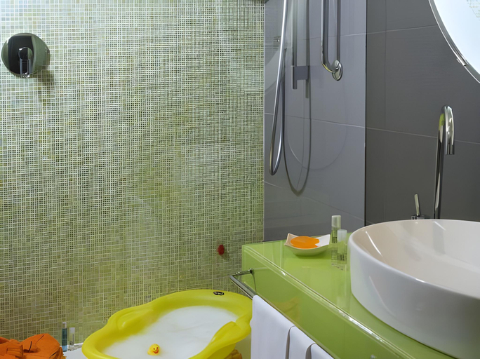 Bathroom 5, UNA HOTELS T Hotel Cagliari, Cagliari