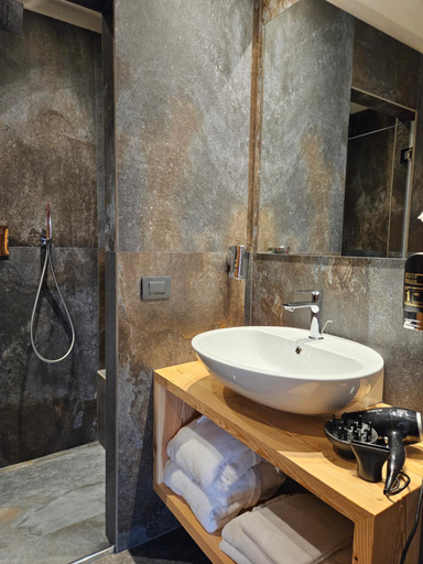 Bathroom 3, Hotel del Bosco, Sondrio