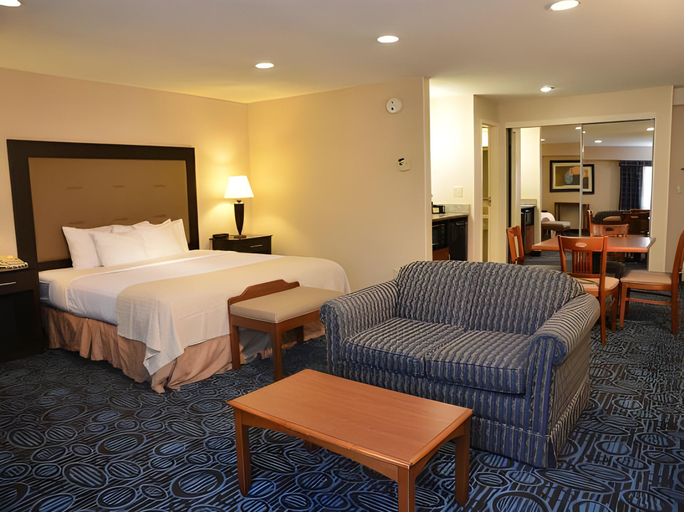 Bedroom 2, Regency Inn & Suites, New London
