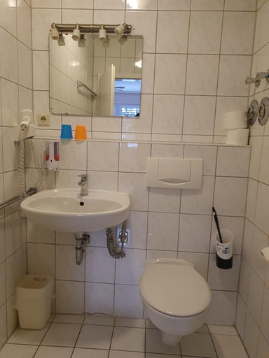 Bathroom 3, CityPark Hotel, Köln