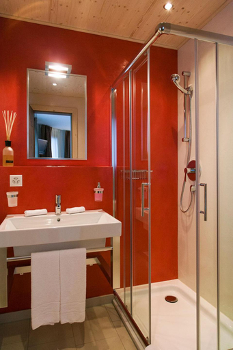 Bathroom 3, Station Hotel, Maloja