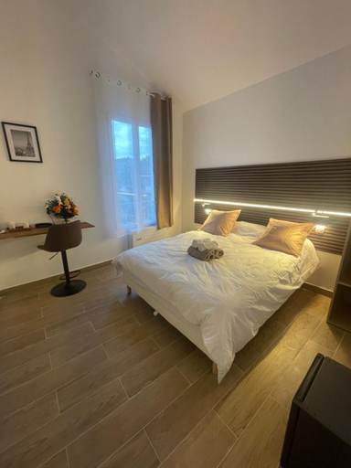 Bedroom 2, Hotel du Parc Canal - Stade de France, Seine-Saint-Denis