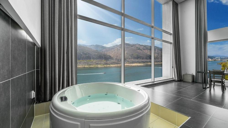 Bathroom, Gapyeong River Wave Pool Villa, Gapyeong