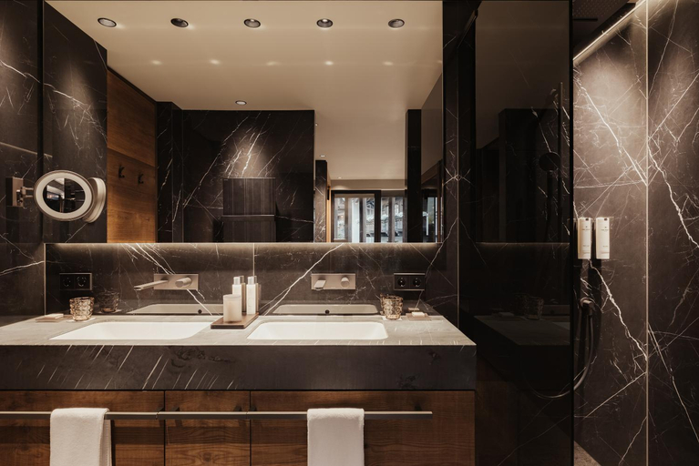 Bathroom 4, Hotel Gardena Grodnerhof, Bolzano
