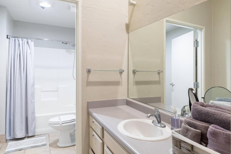 Bathroom 3, Top Floor Walk to Conv Center Free Parking, San Diego