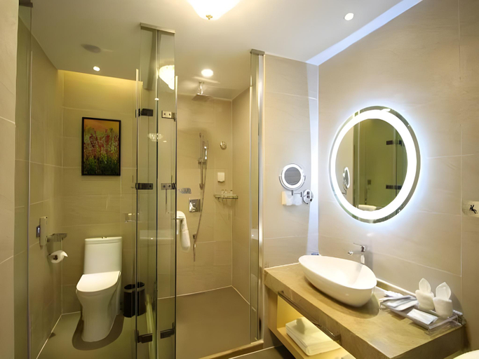 Bathroom, Lavande Hotel Nanchang Honggutan Branch, Nanchang