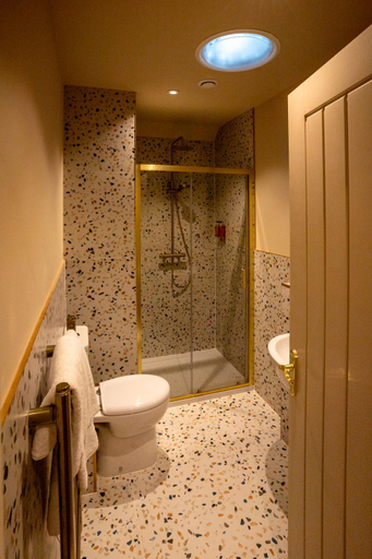 Bathroom 2, The Mitre Inn, Somerset