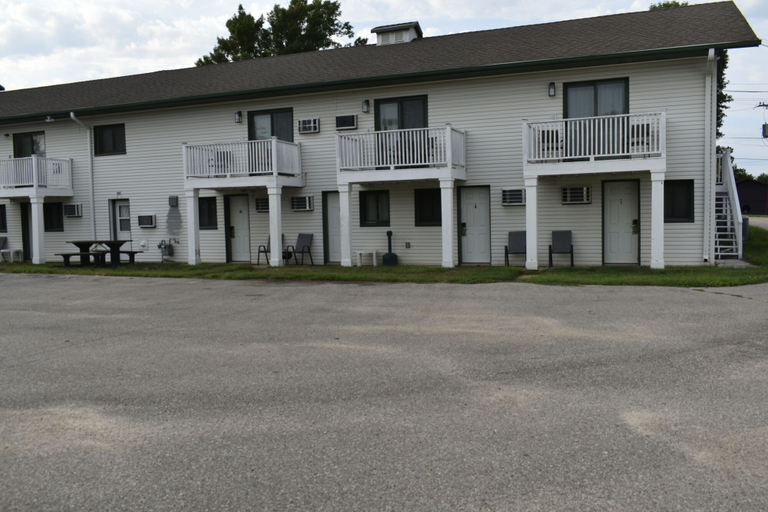 Balcony, Hampton Motel, Franklin