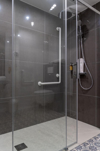 Bathroom 3, Hotel Libera Caen Colombelles, Calvados