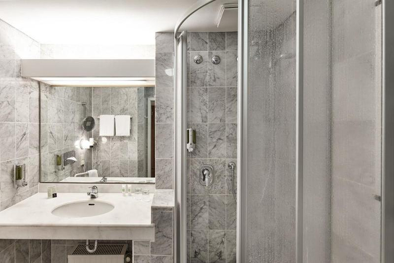 Bathroom 5, Hotel Zugbrucke Grenzau GmbH, Westerwaldkreis