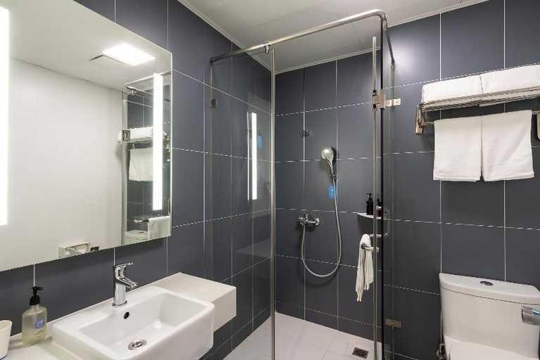Bathroom 3, Hanting Hotel Guangzhou Yantang Metro Station, Guangzhou