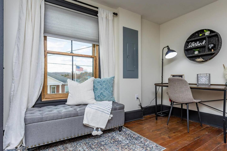 Others 4, Charming Loft Escape Walk to River & Restaurants, Rockingham