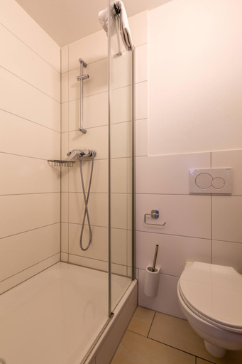 Bathroom 3, Nani City Hotel Self Check-In, Zürich