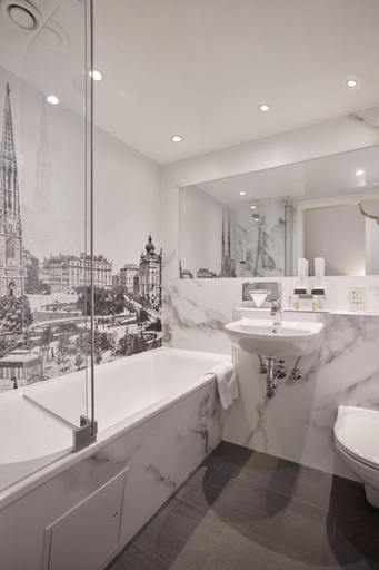 Bathroom 4, Regina, Wien