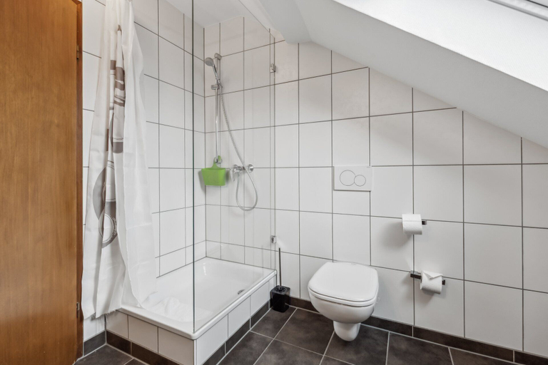 Bathroom 5, Hotel zum Erwin, Karlsruhe