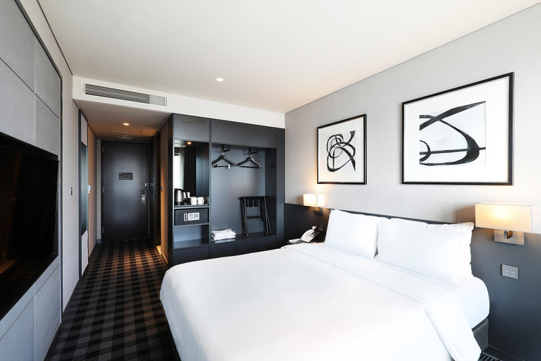 bedroom 13