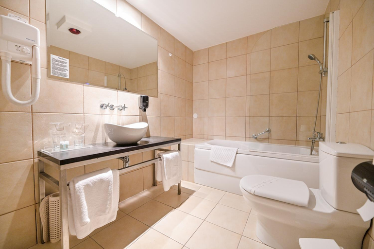 Bathroom 4, International, Lopar/Supetarska Draga
