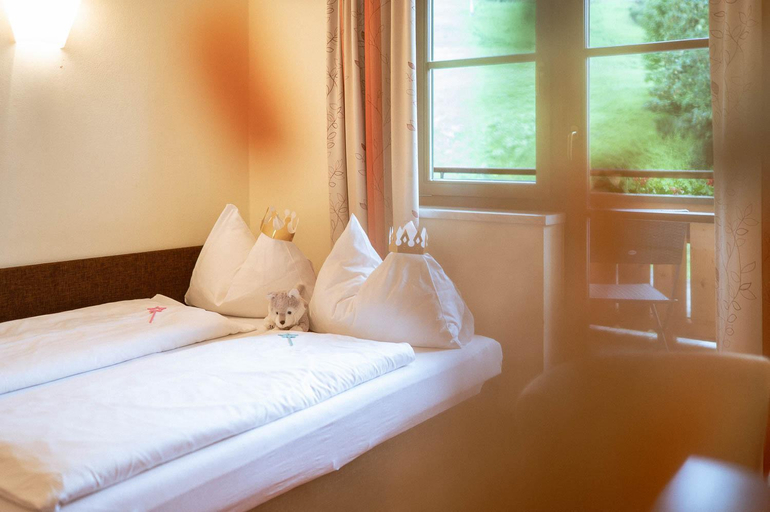 Bedroom 3, Hotel Bachschmied, Zell am See
