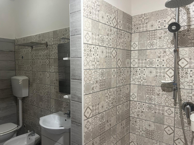 Bathroom, Albergo Ristorante Bar Pizzeria La Lanterna, Latina