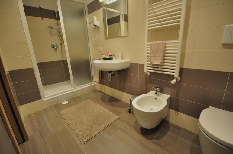 Bathroom 4, Hotel 325 Tor Vergata, Rome