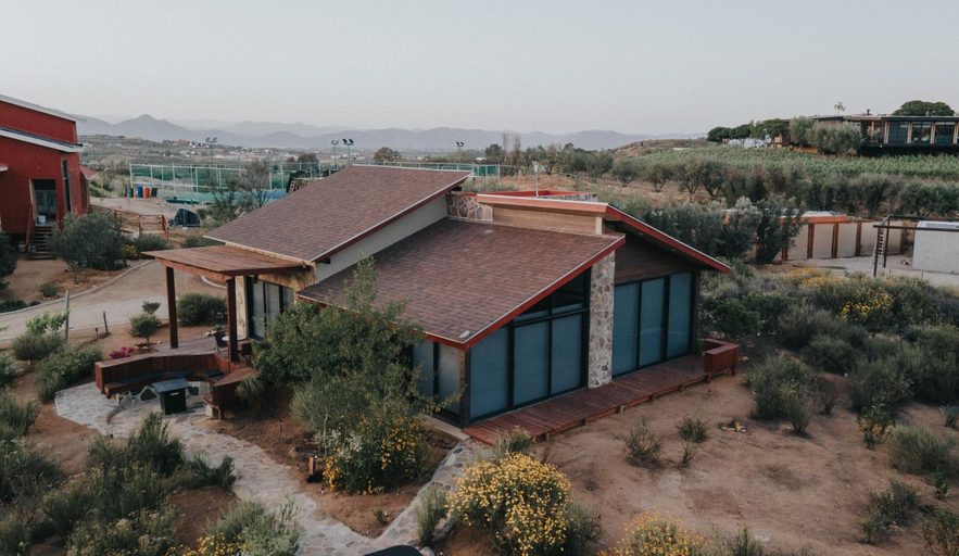 Exterior & Views