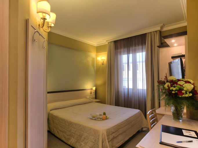 Bedroom 3, Galileo, Rome