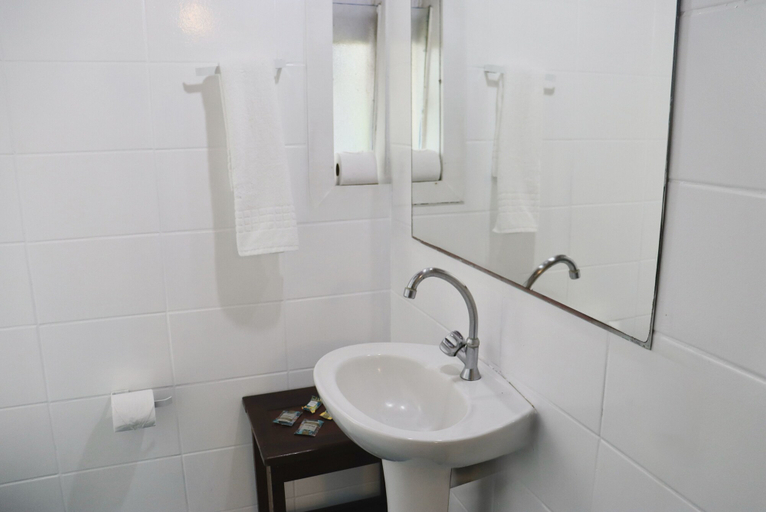Bathroom 3, Peixe Crew Centro, Armação dos Búzios