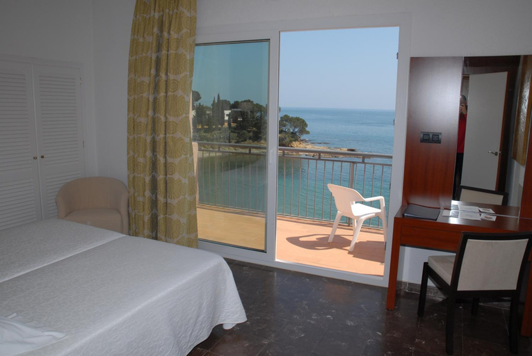 Bedroom 3, Hotel Grifeu y Restaurant - Costa Brava, Girona