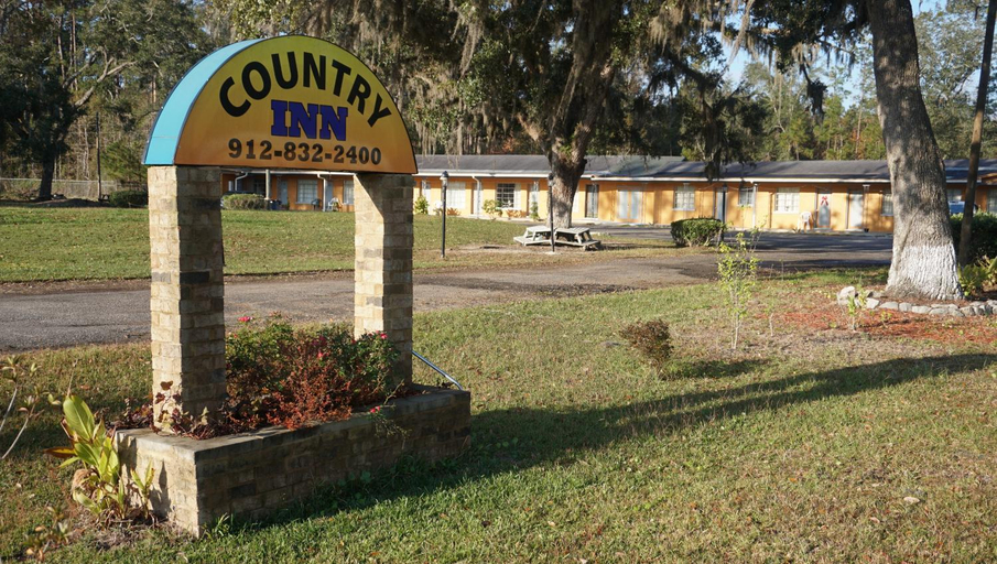 Others 5, Country Inn LLC, McIntosh