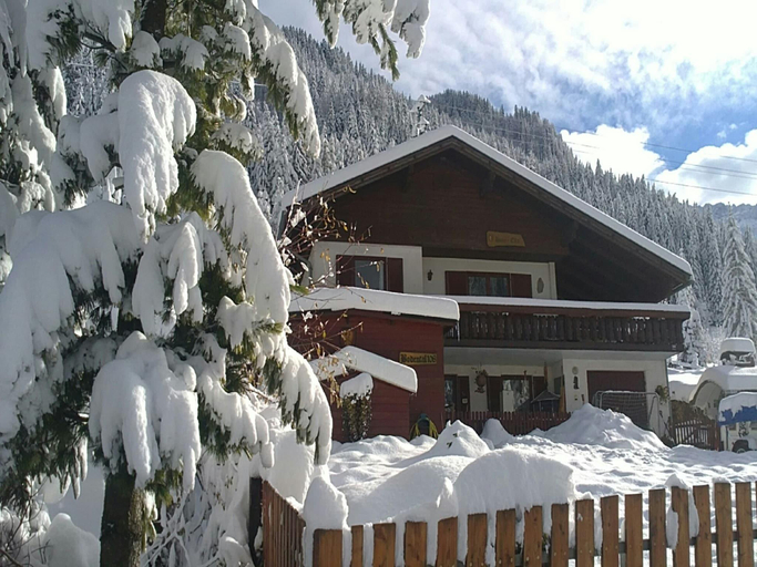 Exterior & Views