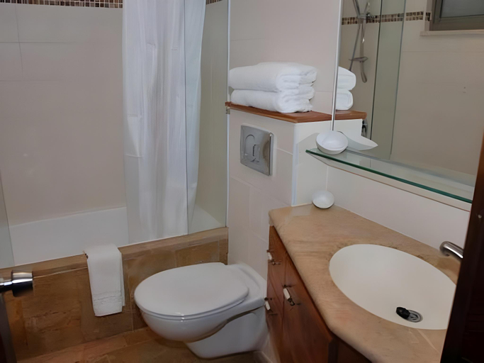 Bathroom 3, The Market Courtyard Suites Apartment