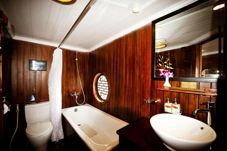 Bathroom 3, Bhaya Halong Cruise, Hạ Long