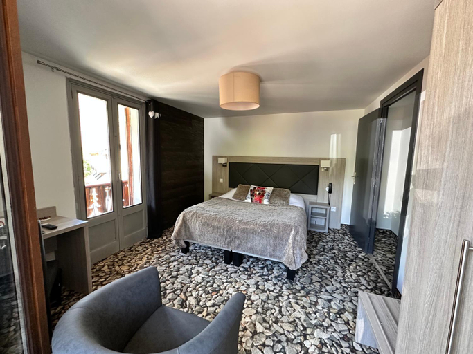 Bedroom 2, Hotel-Chalet les Melezes, Savoie
