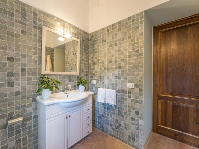 Bathroom 4, CASA PIPPIN 8, Emma Villas, Arezzo