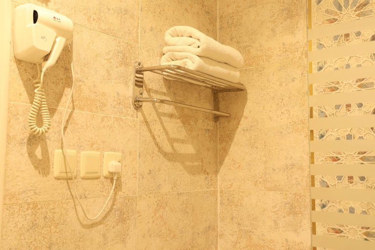 Bathroom 5, Areen Alnaeem Hotel, Jeddah