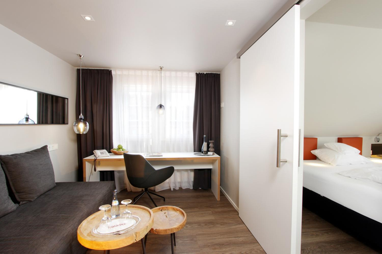 Bedroom 3, REINHARDTs HOTEL, Neckar-Odenwald-Kreis