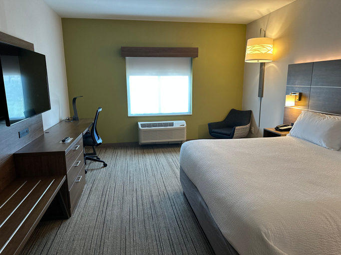 Holiday Inn Express & Suites MACON NORTH - Tap to explore photos