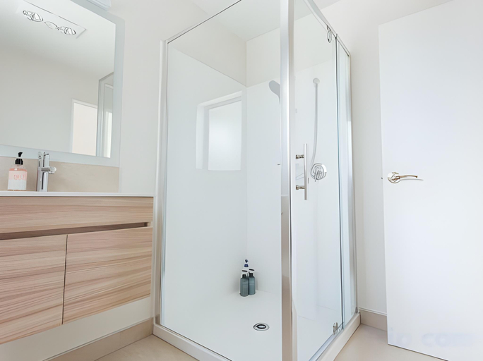 Bathroom 3, Bluebird Apartment, Mackenzie