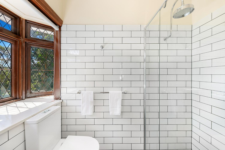 Bathroom 4, Canungra Hotel, Tamborine Mountain